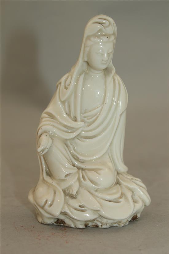 A Chinese blanc de chine seated figure of Guanyin, Dehua, 18th / 19th century, 11cm, losses to fingers